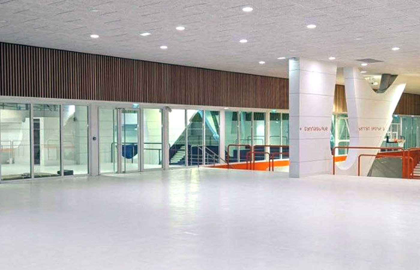 SVF-Réalisation-Complexe-sportif-telemaco-gouin-cloison-fixe-2-couv